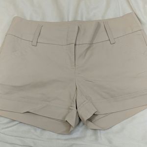 Willi Smith Light Cream Shorts Size 4